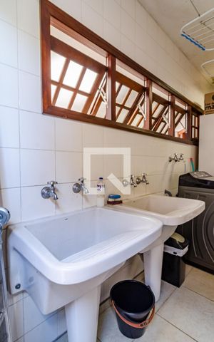 Casa à venda com 350m², 4 quartos e 5 vagasÁrea de serviço
