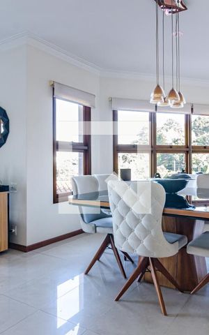 Casa à venda com 350m², 4 quartos e 5 vagasSala de jantar