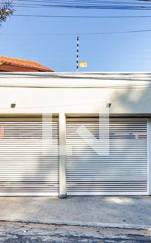 Casa à venda com 350m², 4 quartos e 5 vagasFachada