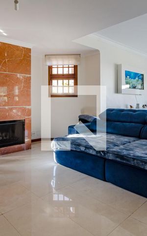 Casa à venda com 350m², 4 quartos e 5 vagasSala de TV