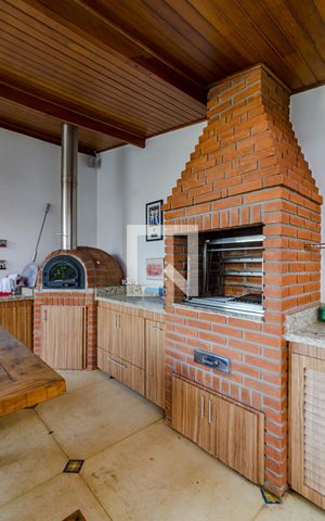 Casa à venda com 350m², 4 quartos e 5 vagasChurrasqueira