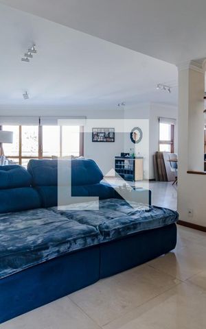 Casa à venda com 350m², 4 quartos e 5 vagasSala de TV