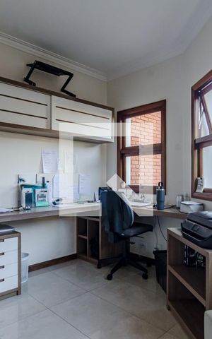 Casa à venda com 350m², 4 quartos e 5 vagasEscritório