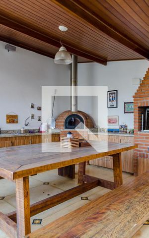 Casa à venda com 350m², 4 quartos e 5 vagasChurrasqueira