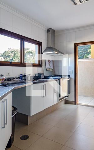 Casa à venda com 350m², 4 quartos e 5 vagasCozinha