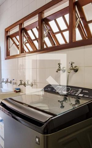 Casa à venda com 350m², 4 quartos e 5 vagasÁrea de serviço