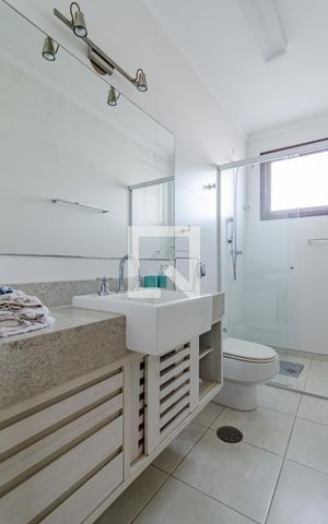 Casa à venda com 350m², 4 quartos e 5 vagasBanheiro 2