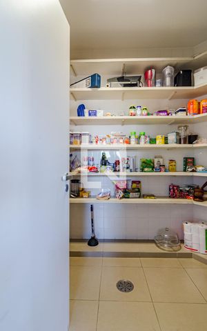 Casa à venda com 350m², 4 quartos e 5 vagasDespensa