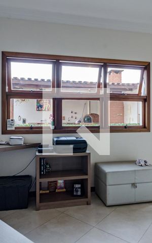 Casa à venda com 350m², 4 quartos e 5 vagasEscritório