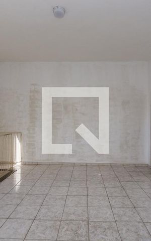 Casa à venda com 280m², 2 quartos e 6 vagas Casa à venda com 280m², 2 quartos e 6 vagasSala