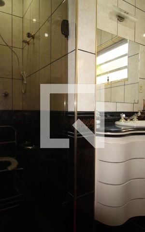 Casa à venda com 227m², 4 quartos e 4 vagasBanheiro da Suíte