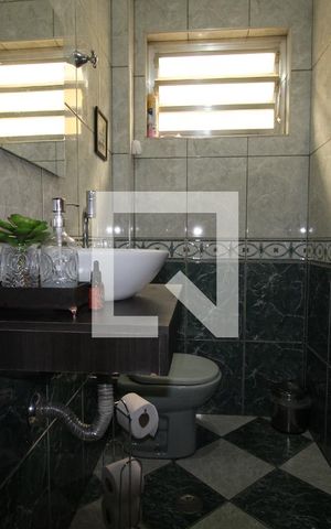 Casa à venda com 227m², 4 quartos e 4 vagasLavabo