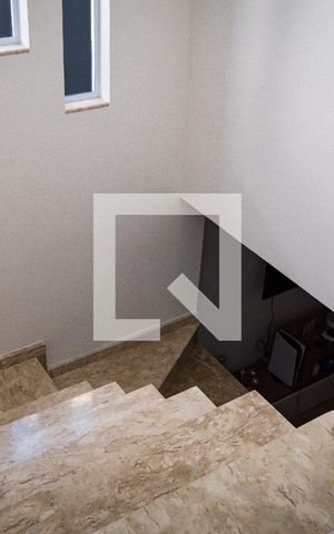 Casa à venda com 165m², 3 quartos e 2 vagasEscada