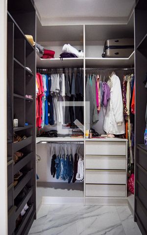Casa à venda com 165m², 3 quartos e 2 vagasCloset