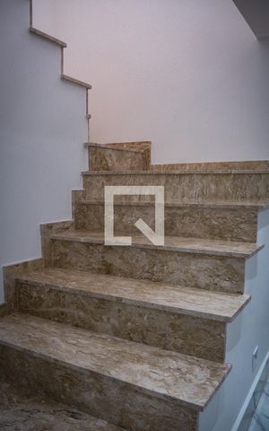 Casa à venda com 165m², 3 quartos e 2 vagasEscada
