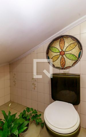 Casa à venda com 205m², 4 quartos e 2 vagas Casa à venda com 205m², 4 quartos e 2 vagasLavabo