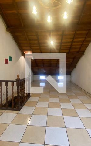 Casa à venda com 180m², 3 quartos e 4 vagasSótão