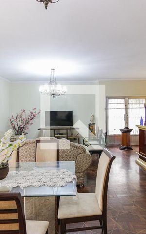 Casa à venda com 250m², 4 quartos e 3 vagas Casa à venda com 250m², 4 quartos e 3 vagasSala