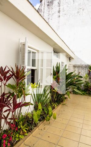 Casa à venda com 380m², 5 quartos e 2 vagasPátio detalhe paisagismo