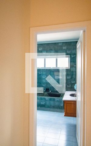 Casa à venda com 380m², 5 quartos e 2 vagasCorredor - detalhe quarto 3, banheiro 3 e closet quarto 4
