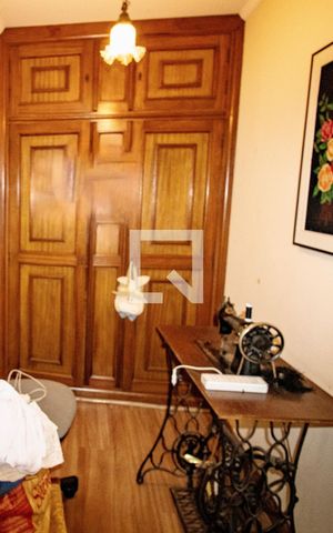 Casa à venda com 380m², 5 quartos e 2 vagasQuarto 1 - detalhe armário