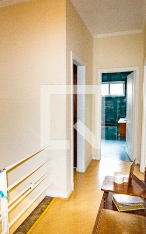 Casa à venda com 380m², 5 quartos e 2 vagasCorredor de acesso 