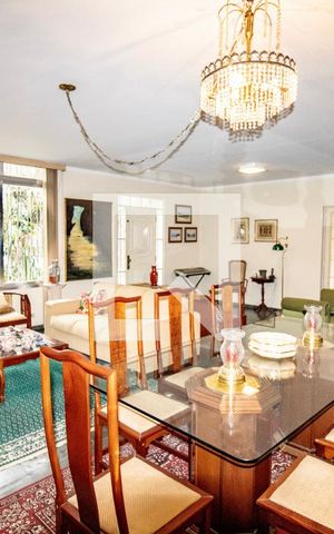 Casa à venda com 380m², 5 quartos e 2 vagasSala