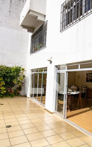 Casa à venda com 380m², 5 quartos e 2 vagasPátio e salão de festas