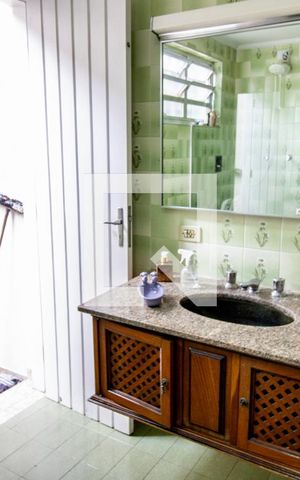 Casa à venda com 380m², 5 quartos e 2 vagasBanheiro 1- detalhe armário