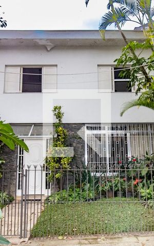 Casa à venda com 380m², 5 quartos e 2 vagasFachada 