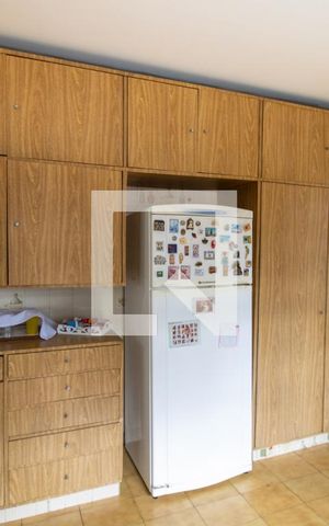 Casa à venda com 380m², 5 quartos e 2 vagasCozinha - detalhe armários 