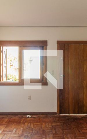 Casa à venda com 180m², 3 quartos e 5 vagas Casa à venda com 180m², 3 quartos e 5 vagasSala