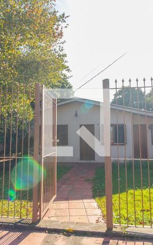 Casa à venda com 180m², 3 quartos e 5 vagas Casa à venda com 180m², 3 quartos e 5 vagasFachada