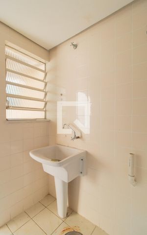 Casa à venda com 180m², 3 quartos e 5 vagas Casa à venda com 180m², 3 quartos e 5 vagasCozinha e Área de Serviço