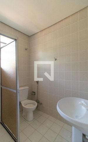 Casa à venda com 180m², 3 quartos e 5 vagas Casa à venda com 180m², 3 quartos e 5 vagasBanheiro Corredor