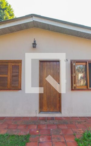 Casa à venda com 180m², 3 quartos e 5 vagas Casa à venda com 180m², 3 quartos e 5 vagasFachada