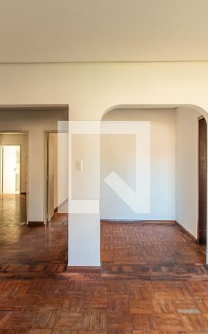 Casa à venda com 180m², 3 quartos e 5 vagas Casa à venda com 180m², 3 quartos e 5 vagasSala