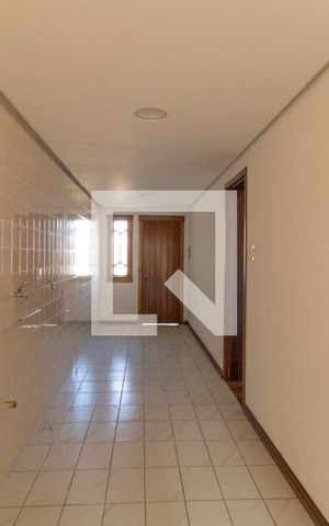 Casa à venda com 180m², 3 quartos e 5 vagas Casa à venda com 180m², 3 quartos e 5 vagasCozinha e Área de Serviço
