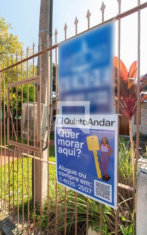 Casa à venda com 180m², 3 quartos e 5 vagas Casa à venda com 180m², 3 quartos e 5 vagasFachada