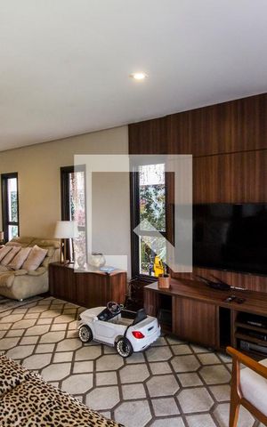 Casa de condomínio à venda com 350m², 4 quartos e 5 vagas Casa de condomínio à venda com 350m², 4 quartos e 5 vagasSala