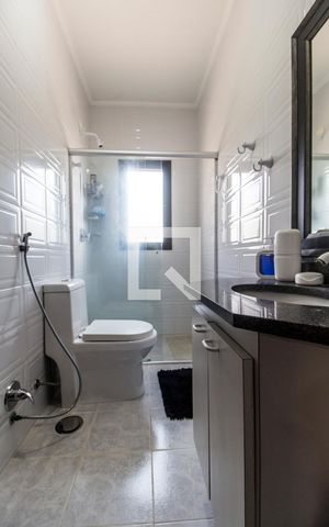 Casa de condomínio à venda com 350m², 4 quartos e 5 vagas Casa de condomínio à venda com 350m², 4 quartos e 5 vagasBanheiro