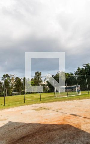 Casa de condomínio à venda com 350m², 4 quartos e 5 vagas Casa de condomínio à venda com 350m², 4 quartos e 5 vagasQuadra Esportiva