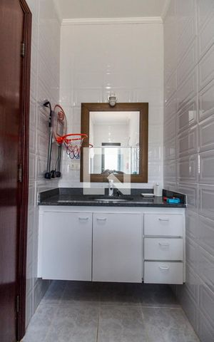 Casa de condomínio à venda com 350m², 4 quartos e 5 vagas Casa de condomínio à venda com 350m², 4 quartos e 5 vagasBanheiro da Suíte 2