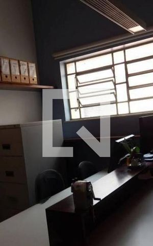 Casa à venda com 200m², 4 quartos e 2 vagas