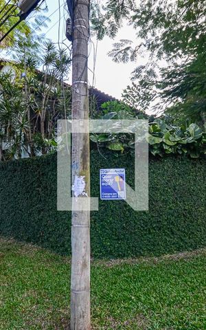 Casa para alugar com 390m², 4 quartos e 2 vagas Casa para alugar com 390m², 4 quartos e 2 vagasFachada