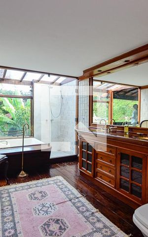 Casa para alugar com 390m², 4 quartos e 2 vagas Casa para alugar com 390m², 4 quartos e 2 vagasBanheiro da Suíte 2
