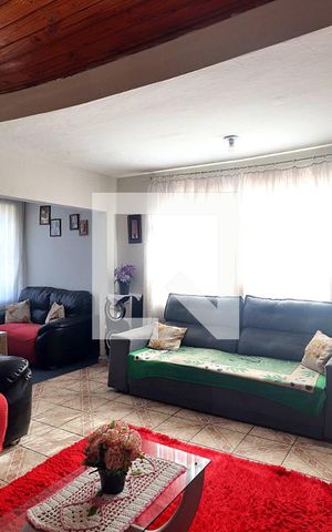 Casa à venda com 312m², 3 quartos e 3 vagasSala