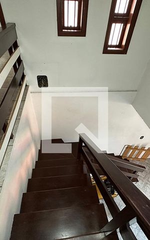 Casa à venda com 209m², 2 quartos e 2 vagasEscada 