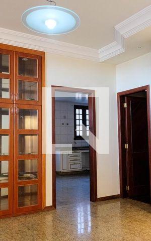Casa à venda com 420m², 5 quartos e 4 vagas Casa à venda com 420m², 5 quartos e 4 vagasSala