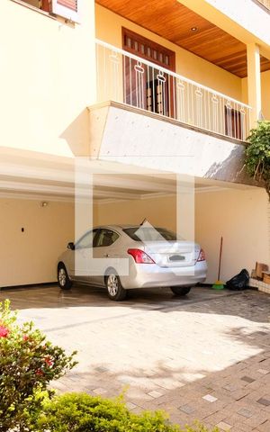 Casa à venda com 420m², 5 quartos e 4 vagas Casa à venda com 420m², 5 quartos e 4 vagasÁrea comum